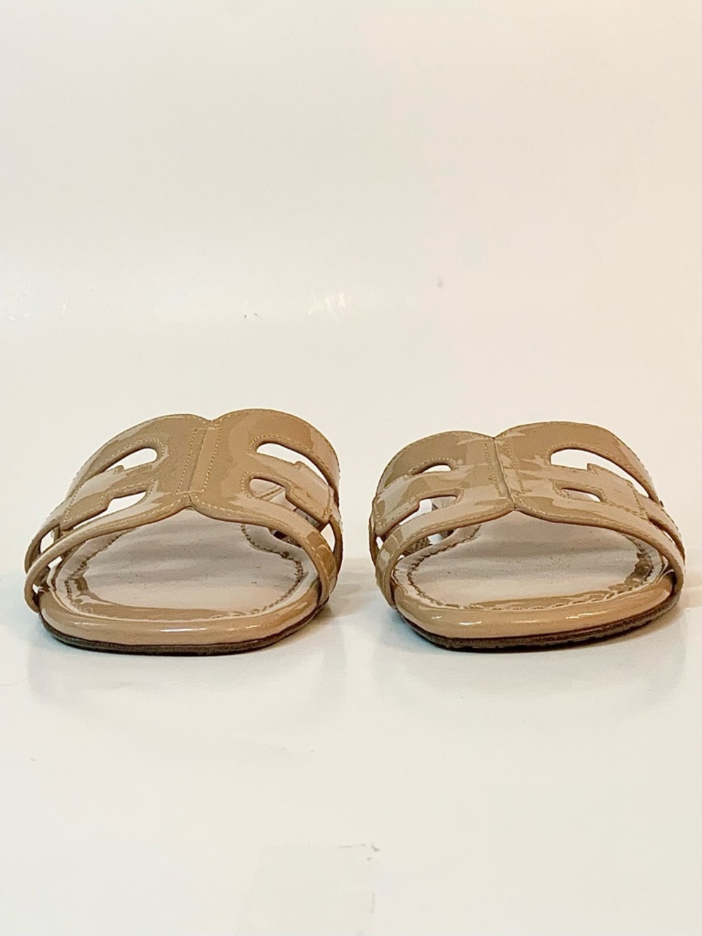 Sam Edelman New York ‘Bay’ Patent Slide Sandals in Almond - Picture 3 of 12